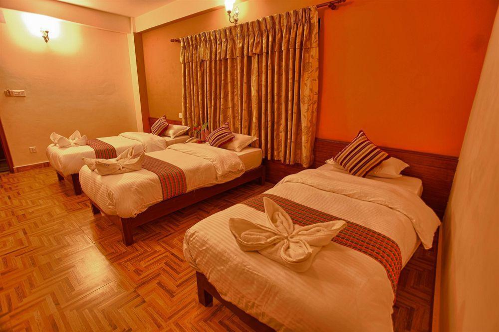 Hotel Crystal Palace Pokhara Exterior foto