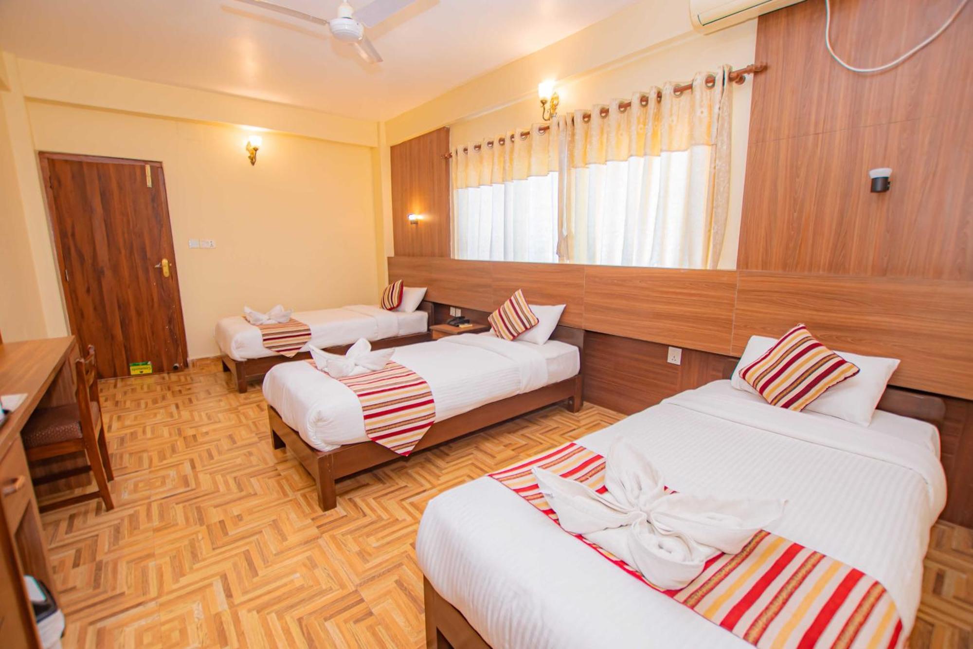 Hotel Crystal Palace Pokhara Exterior foto