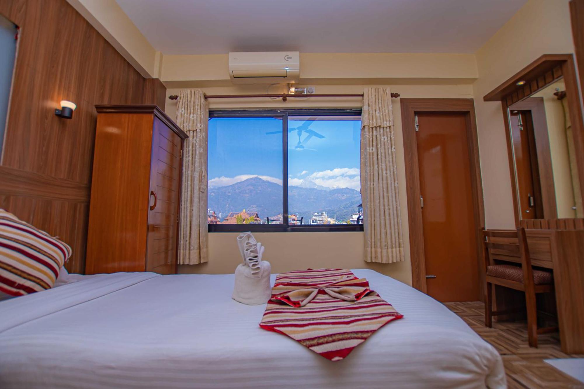 Hotel Crystal Palace Pokhara Exterior foto